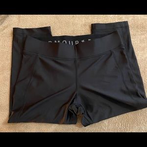 Black 3/4 Length Under Armour Leggings